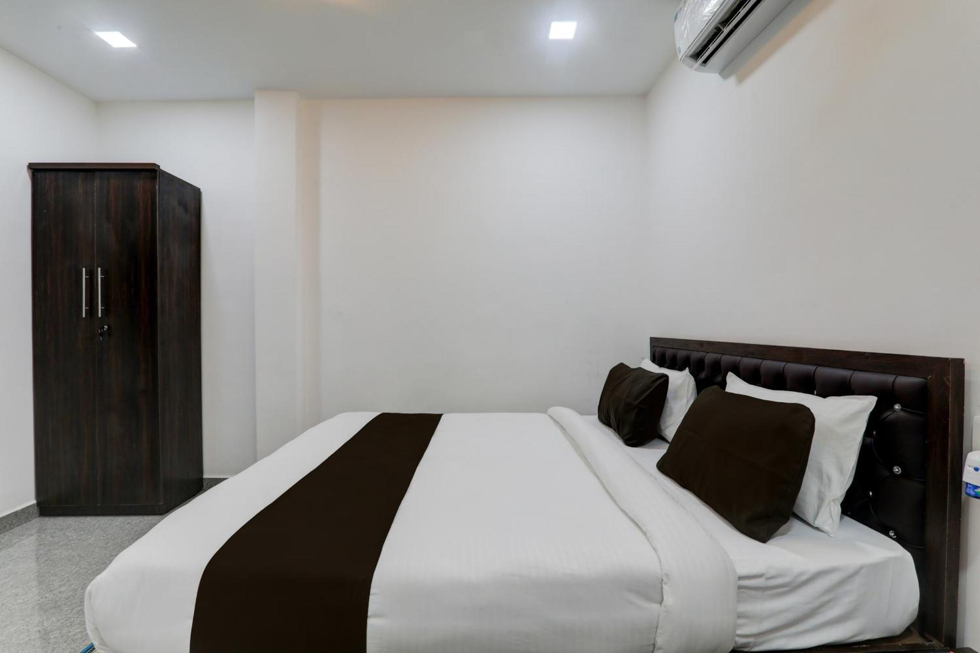Super Hotel O Flagship Hotel Mk Palace 러크나우 외부 사진